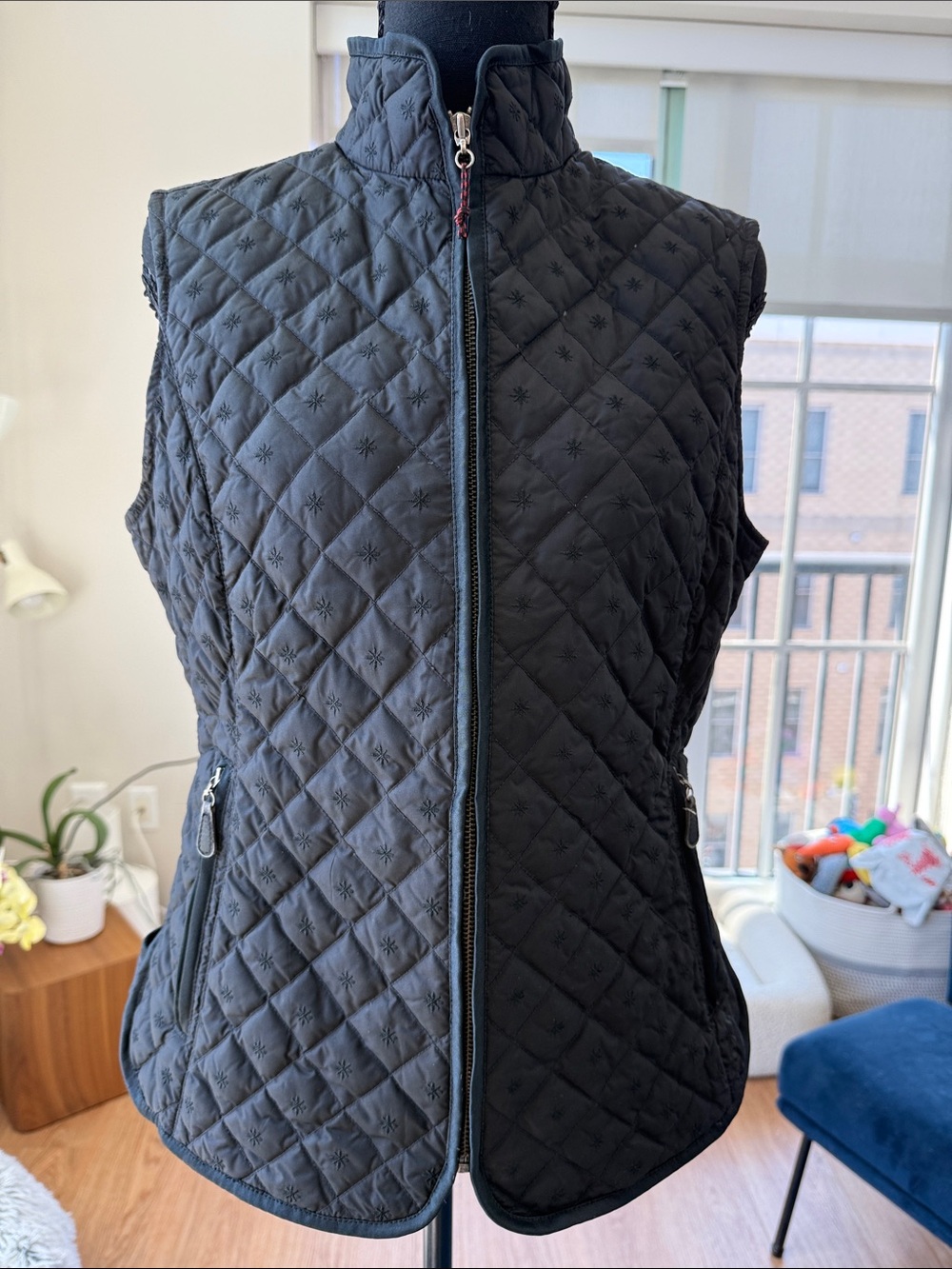 Eddie Bauer Black Quilted Sleeveless Vest with Star Stitching